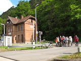 Vachdorf liegt zwischen zwei Hfen - dem Bahnhof und dem Friedhof - meint Meta