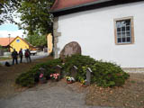 Schoppendorf, Gedenkstein für die Kriegsopfer des Ortes im 1. und 2. Weltkrieg (145K)