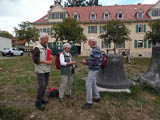 neben der alten Bach-Glocke aus der "Schillingschen Glockengieserei Apolda" werden die Initiatoren geehrt! (184K)