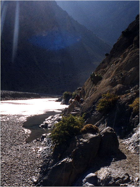 Ins Kali-Kandaki-Tal.