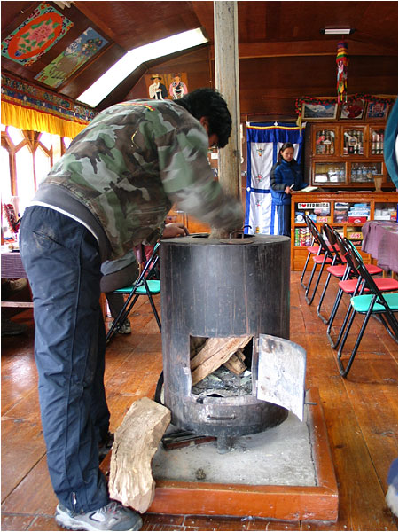 Ofen im Aufenthaltsraum.