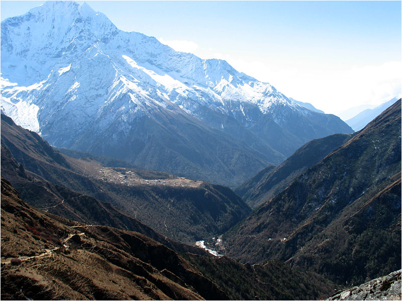 Phortse vor Thamserku (6.608 m).
