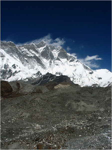 Auf der Endmor?ne Richtung Island-Peak-Basecamp.