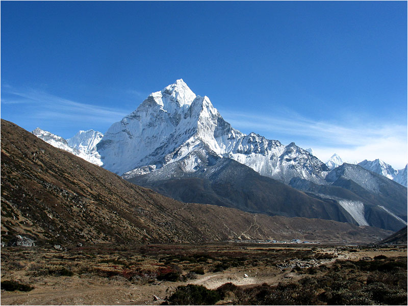 Thamcherku  (6.608 m).