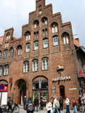 Stufengiebel der Löwen-Apotheke in Lübeck Stufengiebel der Löwen-Apotheke in Lübeck