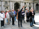 unsere Gruppe im Rathaushof unsere Gruppe im Rathaushof