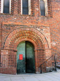 romanisches Hauptportal der Pfarrkirche St. Lorenz
