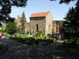 Nicolaifriedhof mit Kirchenruine Nicolaifriedhof mit Kirchenruine