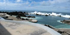 Atlantikbad in Porto Moniz -das Baden ist ein Genuss