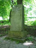 wieder aufgestelltes Krieger-Denkmal am Dorfanger von Dürrngrün wieder aufgestelltes Krieger-Denkmal am Dorfanger von Dürrngrün