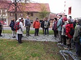 Erluterungen zur Kirche durch Pfarrer Klo