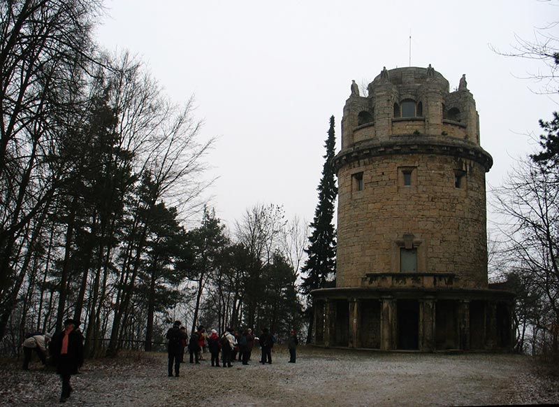 Anfang des Lehrpfades am Bismarkturm bei Jena
