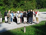 Gottfried "hrt" den Einfhrungen zur heutigen Wanderung mit dem Fotoapparat zu