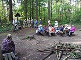 alle sitzen in der "Hasenschule" und lauschen den Erluterungen