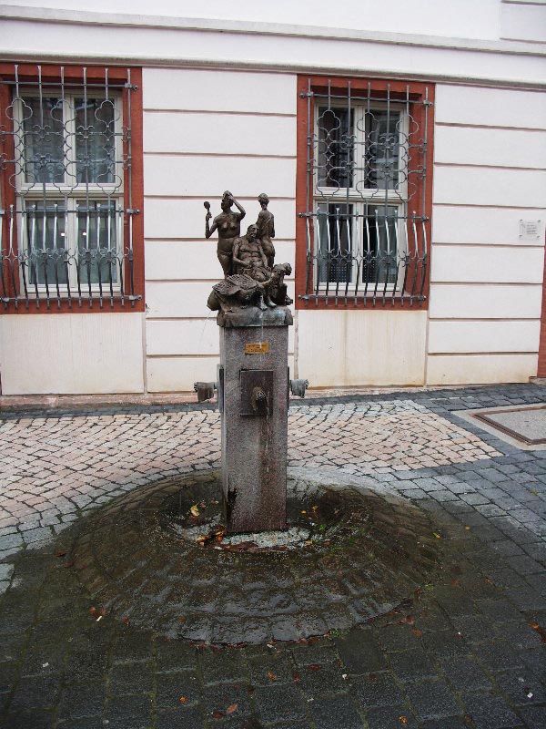 Spiegelbrunnen