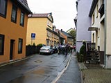 Weg durch die Altstadt mit sehr schn sanierten Husern