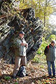 Henny und Horst Hopfgarten erlutern die Geologie des Werdauer Waldes