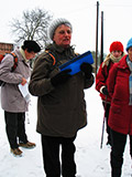Unsere Wanderleiterelevin Ingrid Hofmann mit Ihrer Assistentin Gudrun Marschall bei der Erluterung des Tagesprogrammes