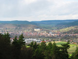 die Heidecksburg auf ihrem Zechsteinsporn immer in der Sonne gelegen vom Marienturm gesehen