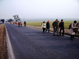 Die Wandergruppe zieht sich am Anfang weit auseinander !