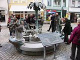 interessanter neuer Stadtbrunnen