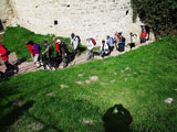 die Wanderung um die Burg mit Schatten des Fotografen