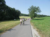 Wanderung nach Thalbrgel auf dem Radweg, welchen man auch als Wanderweg nutzen kann.