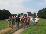 Erste Erluterungspause vor dem Henneberger Haus mit Sicht ins Werra-Tal