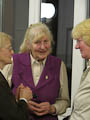 Dr. Josepha Wiefel im Gesprch mit Gerda Voigt und Gudrun Renner