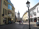 nun schnell einen Blick nach Sden zum Halleschen Tor der Stadt