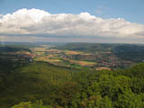 die Aussicht aus dieser Hhe ber Groburschla - Altenburschla und Heldra in das Werratal ist gewaltig!