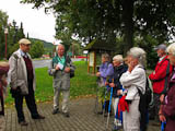 nach einer Regenwanderung nach Treffurt - Dank an den Wanderleiter Dietrich Goepfart