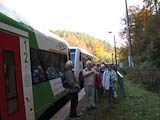 30 Personen - so viele steigen selten an der Bahnstation Papiermhle aus!