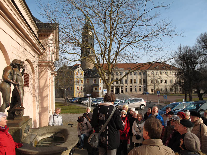 der Ildefonsobrunnen steht am Schlo?platz gleich hinter dem Roten Schlo?