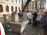 der Froscbrunnen mute 1937 whrend der Errichtung des ehemaligen Gauforums weichen und wurde an diesen Standort versetzt