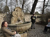 der Muschelbrunnen von 1847 stand ehemals in der Schwanseestrae in der Nhe der Alten Post - umgesetzt 1860 - nach Vandalismusschaden 2004 wieder aufgestellt