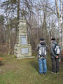 Denkmal an Kriegsereignisse des vorigen Jahrhunderts  in dieser friedlichen Landschaft