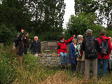 das Denkmal "Herders Ruh" wurde 2004 restauriert - mte wieder mal freigeschnitten werden!