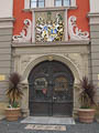 am Rathaus präsentiert sich das Gothaer Wappen von 1574 am Rathaus präsentiert sich das Gothaer Wappen von 1574