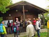Beginn unserer 1. Exkursion am Informationszentrum "Plothener Teiche" mit Hrn. Tuttas und Fr. Geithner Beginn unserer 1. Exkursion am Informationszentrum "Plothener Teiche" mit Hrn. Tuttas und Fr. Geithner