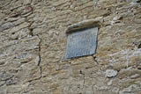 Schrifttafel an der Wehrkirche von Weiden