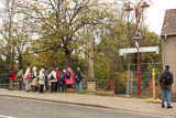 an der Elsterbruecke die Replik der Postmeilensaeule