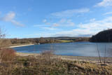 Der Speicher im schoensten Sonnenlicht mit Blick auf das Denkmal Buchenwald