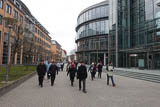 im Neuen Finanzzentrum überwältigen die modernen Bauten. im Neuen Finanzzentrum überwältigen die modernen Bauten.