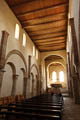 ein gewaltiges Gebäude die Klosterkirche mit dem Pfeiler - Säulen-wechsel