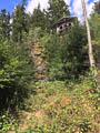 Aufblick zum Schwalbenstein mit der Goethe-Gedenktafel