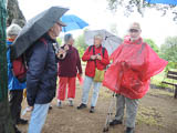 Auch der Abgesang - Dank der Wandergruppe - fand im Nieselregen statt. Bernd D. fand wieder die richtigen Worte.