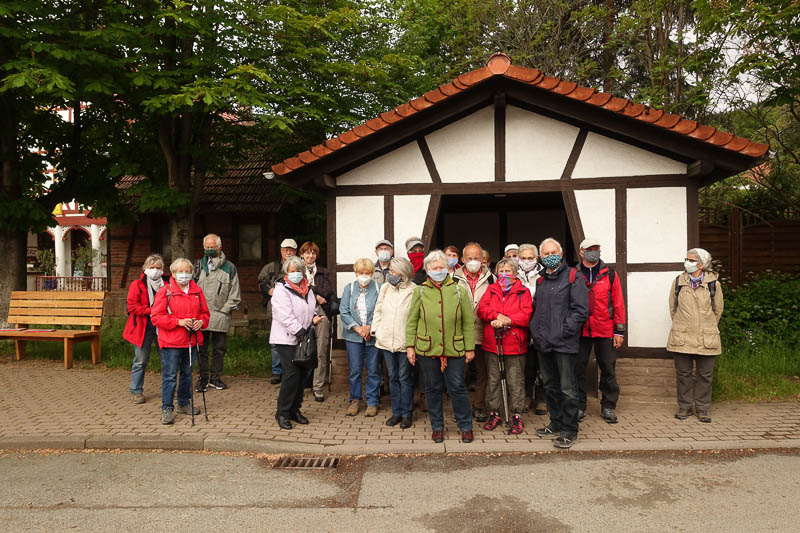 nach der Busanfahrt noch alle gesichert in der Pandemiezeit!