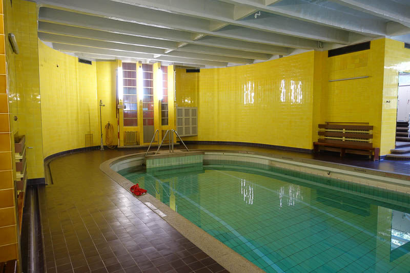 ein Bad im Untergescho&szlig; dient der Gesunderhaltung der Mitarbeiter!